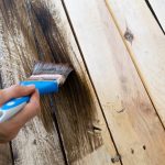 Cómo limpiar la madera después de lijar